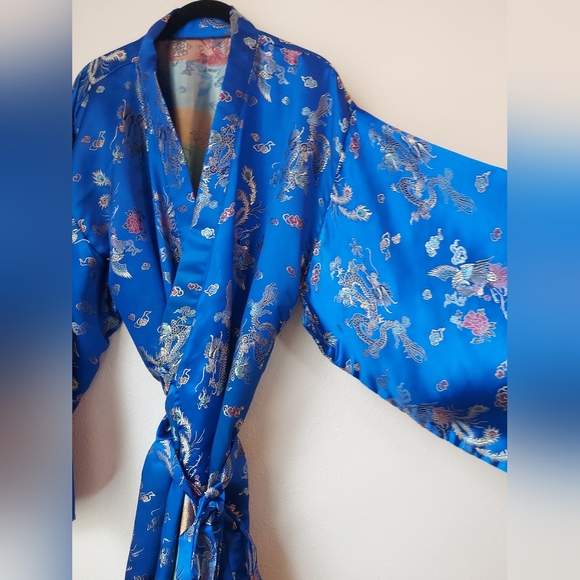 Vintage Japanese Kimono Blue Silk Metaliic Gold Dragons and Flowers Robe - Picture 5 of 10